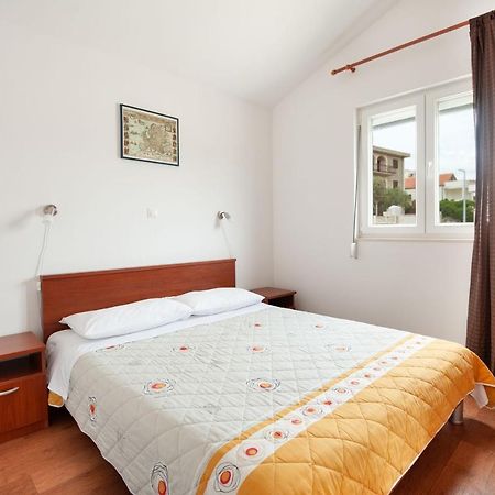 Apartments Lumaduma Трогір Екстер'єр фото