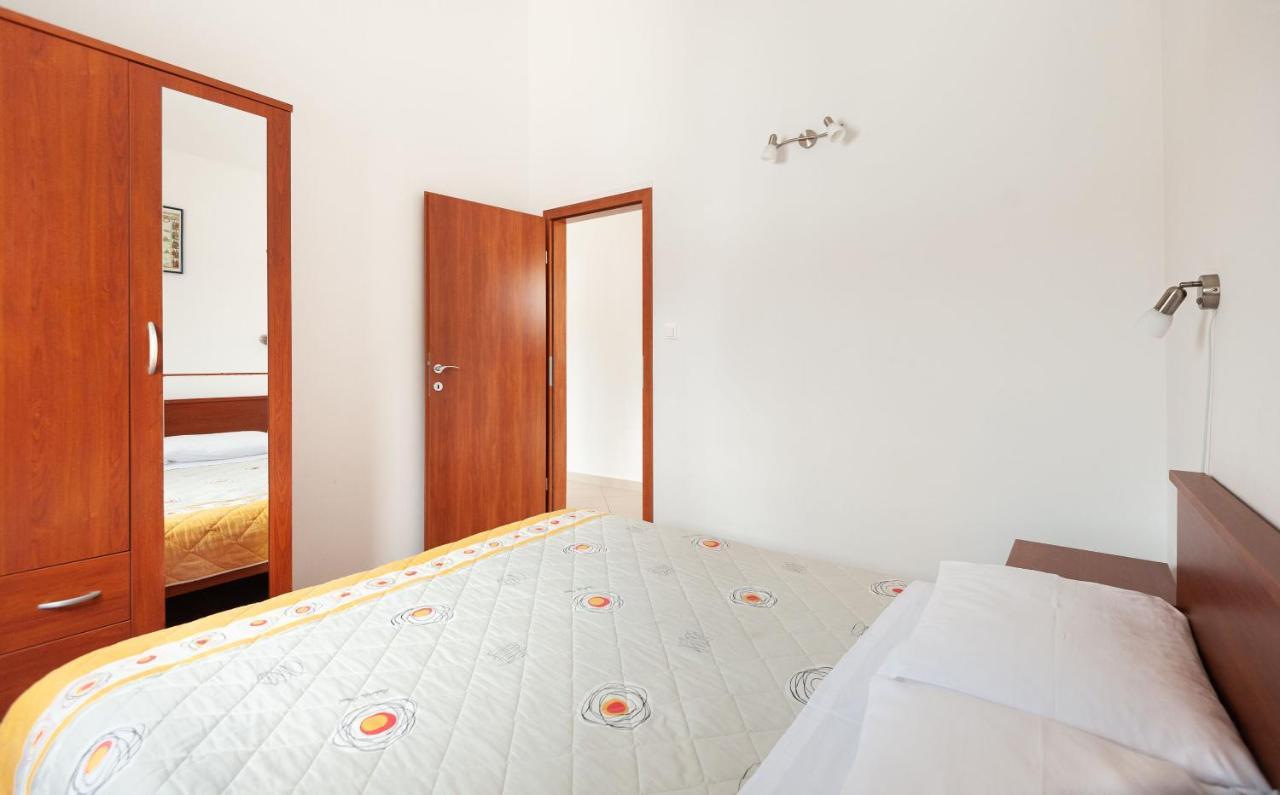 Apartments Lumaduma Трогір Екстер'єр фото