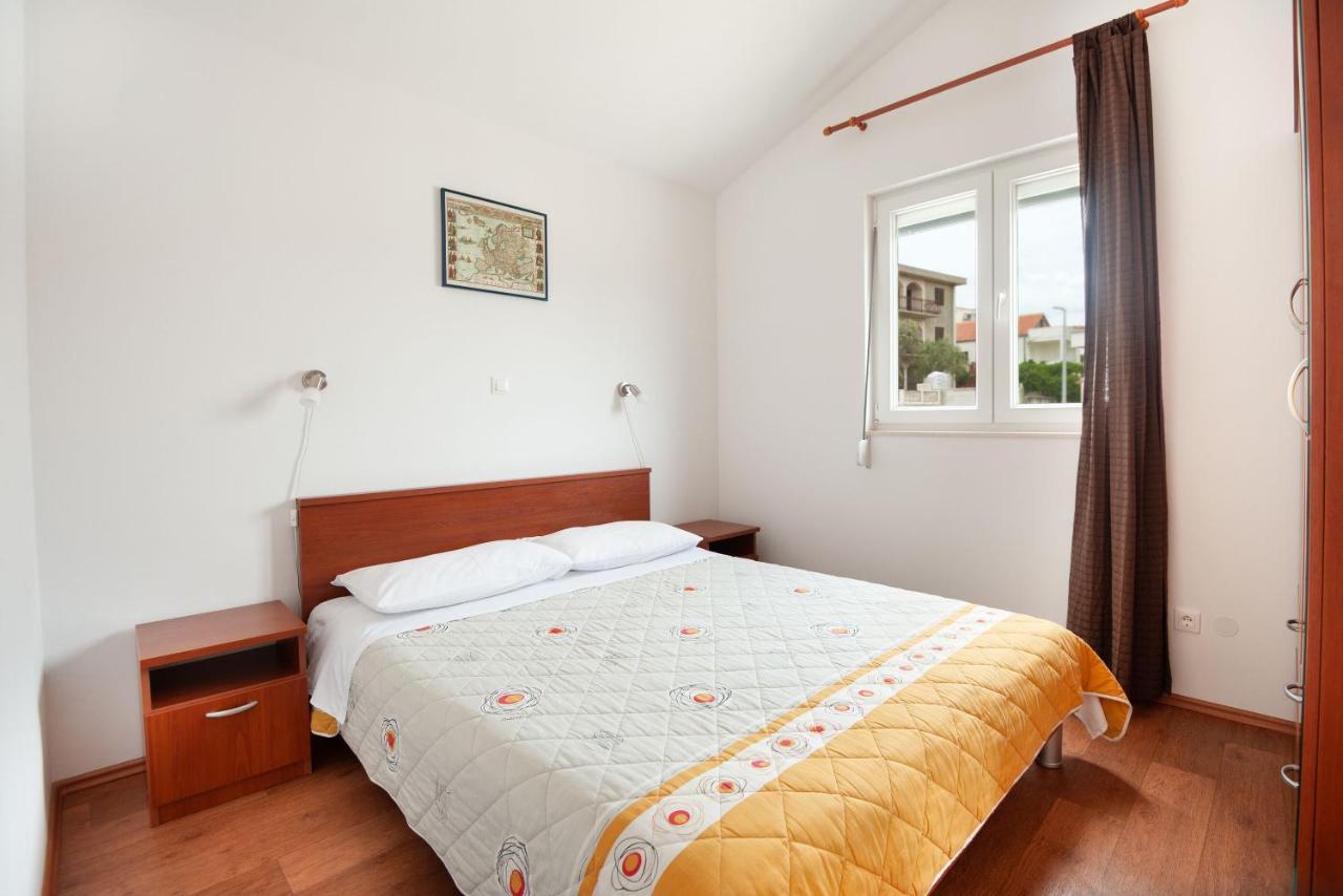 Apartments Lumaduma Трогір Екстер'єр фото