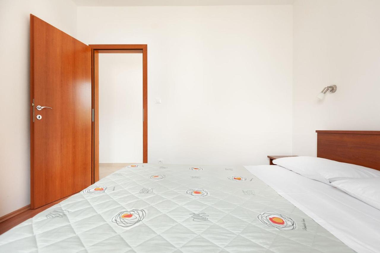 Apartments Lumaduma Трогір Екстер'єр фото