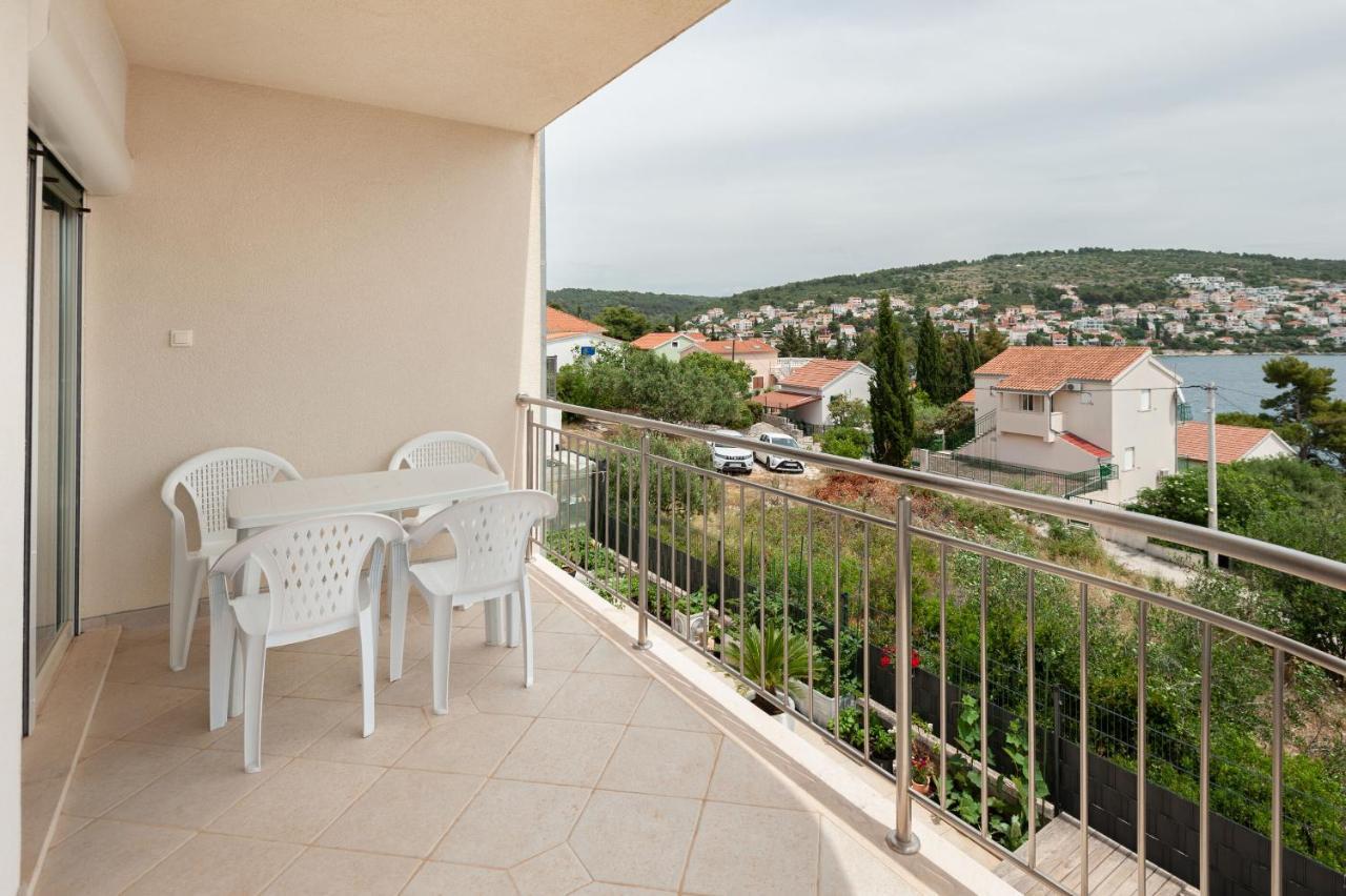Apartments Lumaduma Трогір Екстер'єр фото